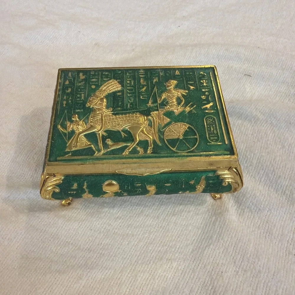 Vtg Egyptian Pharoah Chariot Hieroglyphic Scene Footed Treasure Jewelry Box‎